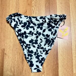 Skatie salty bottom in Greenwich 🖤